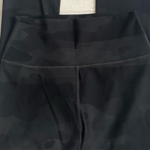 ALO Yoga High-Waisted Vapor Legging 28” - Black Camo SMALL - Picture 3 of 6